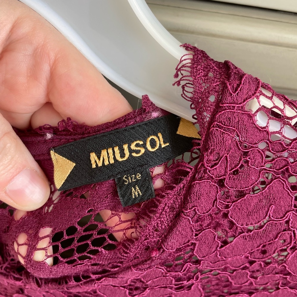 Lace Miusol Dress - Picture 2 of 4